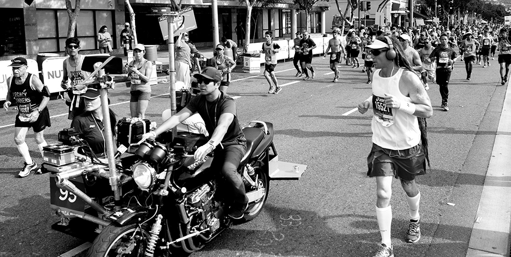 Marathons are full of interesting things... like men with hip length dreadlocks peaking at TV motorbikes. 